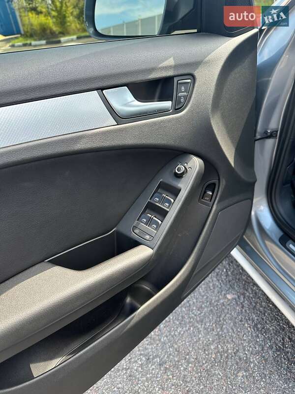 Седан Audi A4 2010 в Ровно