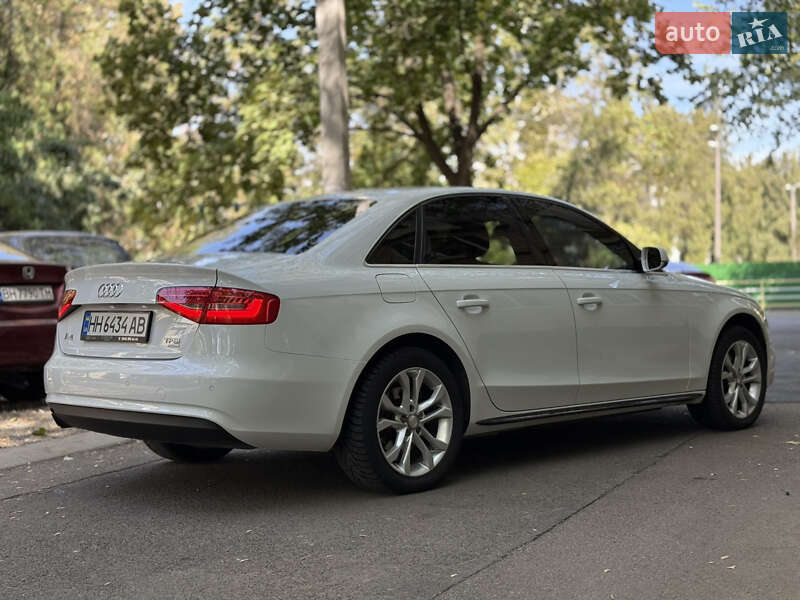 Седан Audi A4 2012 в Измаиле
