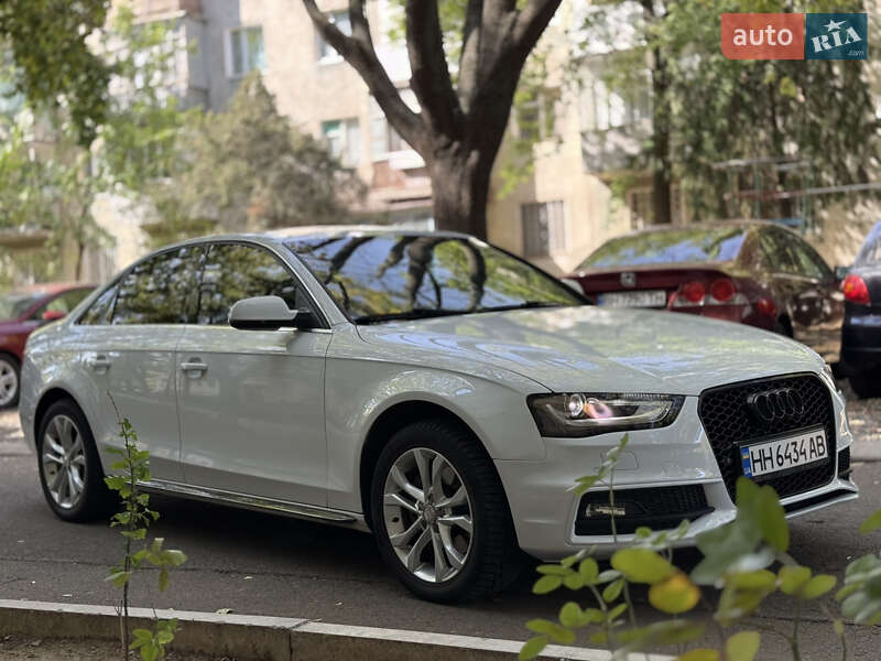 Седан Audi A4 2012 в Измаиле