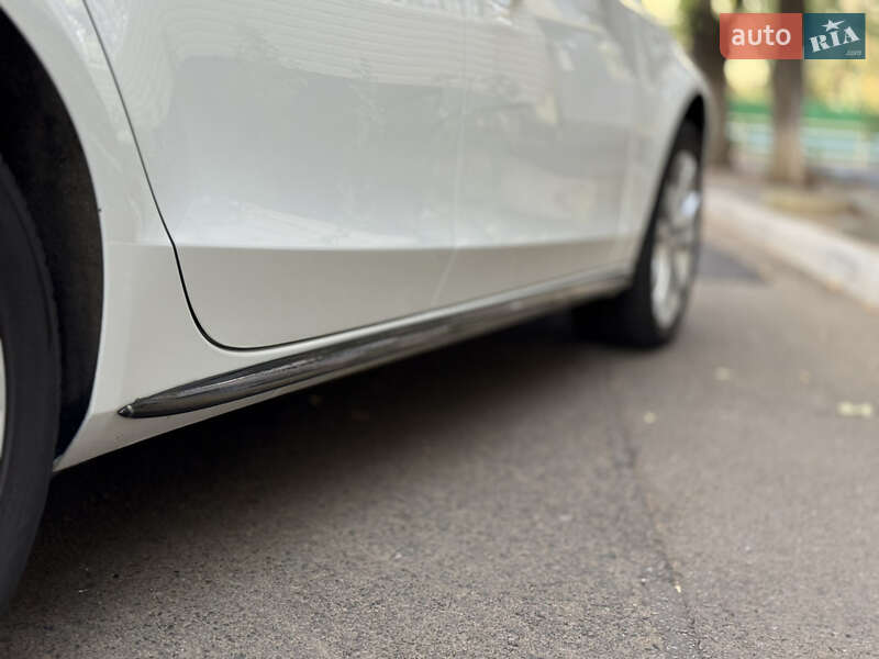 Седан Audi A4 2012 в Измаиле