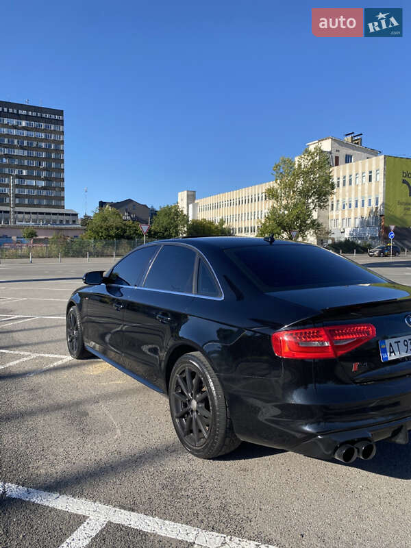 Седан Audi A4 2015 в Івано-Франківську