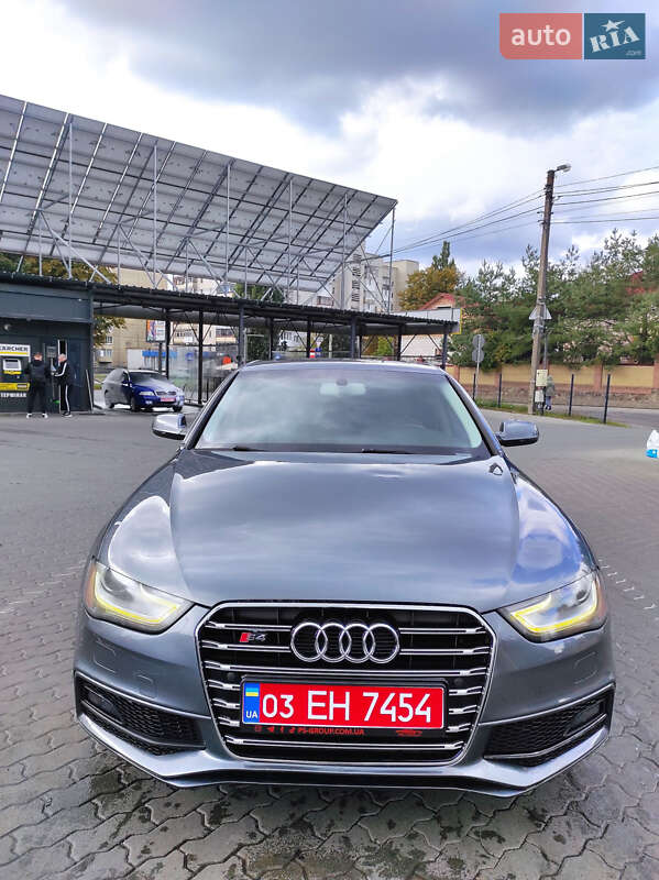 Седан Audi A4 2014 в Луцке