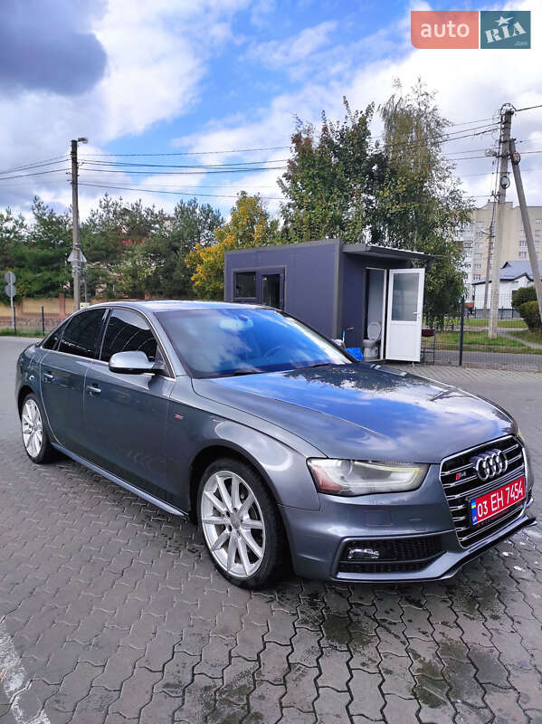 Седан Audi A4 2014 в Луцке