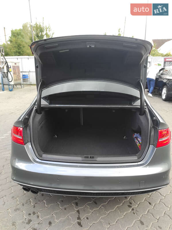 Седан Audi A4 2014 в Луцке