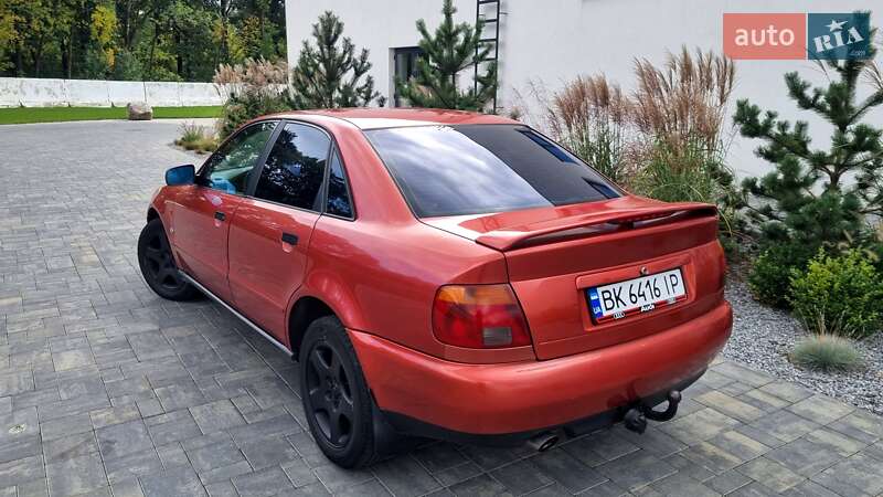 Седан Audi A4 1996 в Луцке