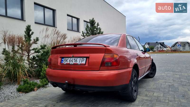Седан Audi A4 1996 в Луцке