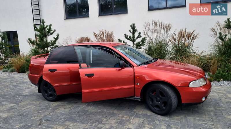 Седан Audi A4 1996 в Луцке