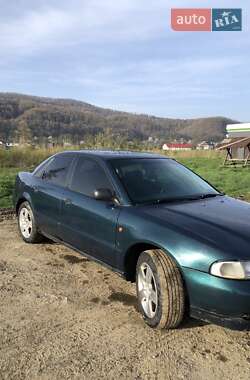 Седан Audi A4 1995 в Косові