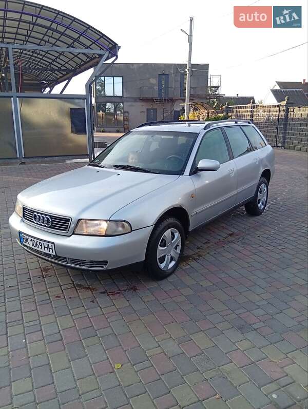 Універсал Audi A4 1997 в Володимирці