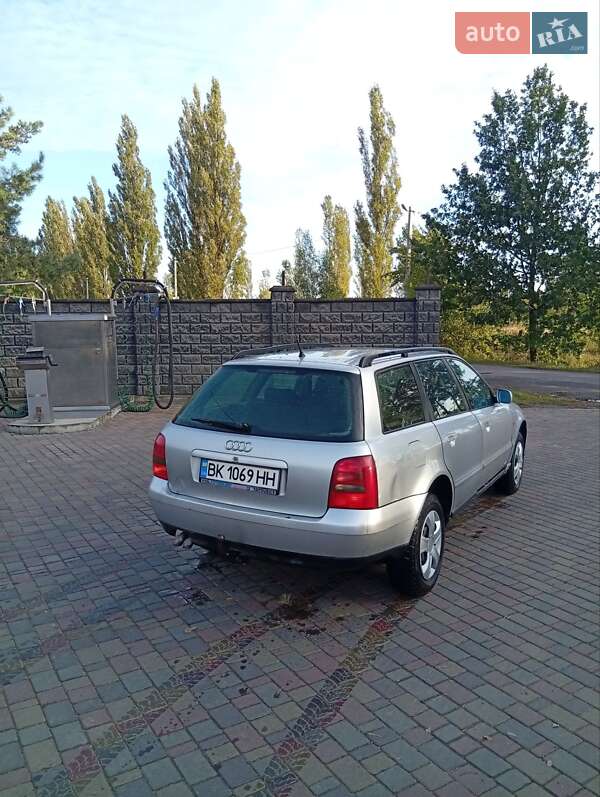 Універсал Audi A4 1997 в Володимирці
