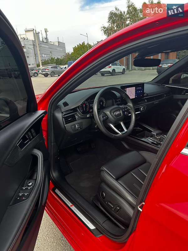 Седан Audi A4 2023 в Яворове