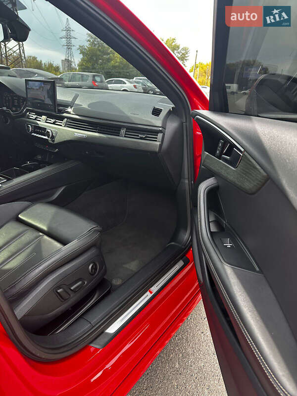 Седан Audi A4 2023 в Яворове