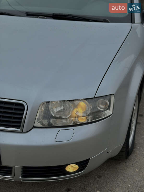 Седан Audi A4 2003 в Заре