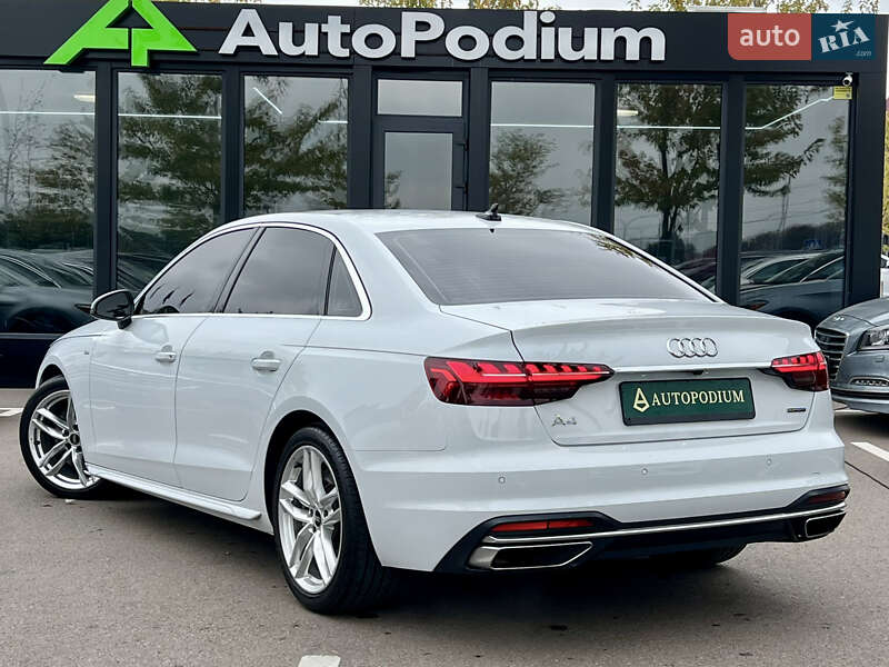 Седан Audi A4 2022 в Киеве