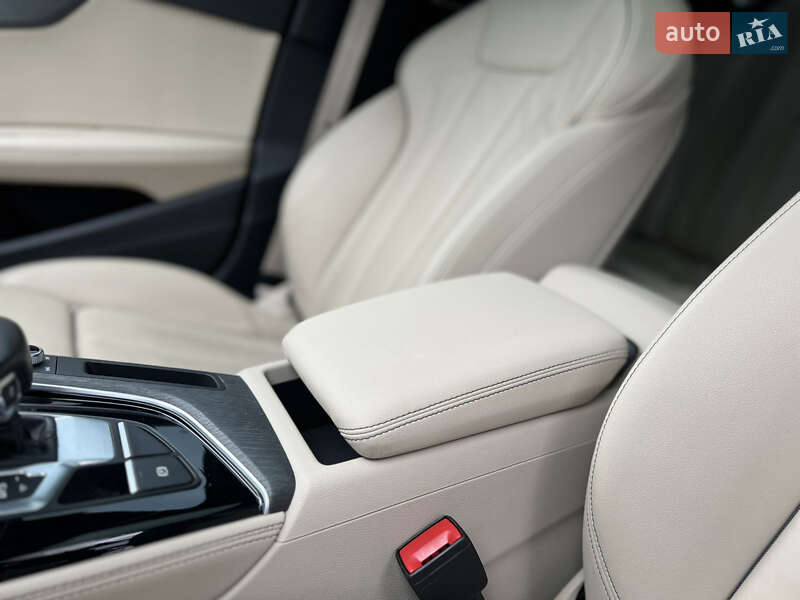 Седан Audi A4 2022 в Киеве