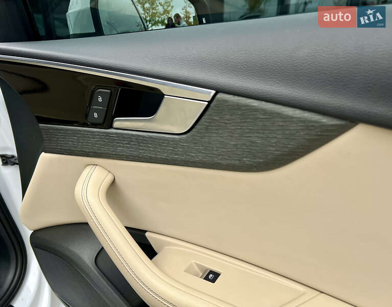 Седан Audi A4 2022 в Киеве