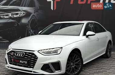 Седан Audi A4 2021 в 