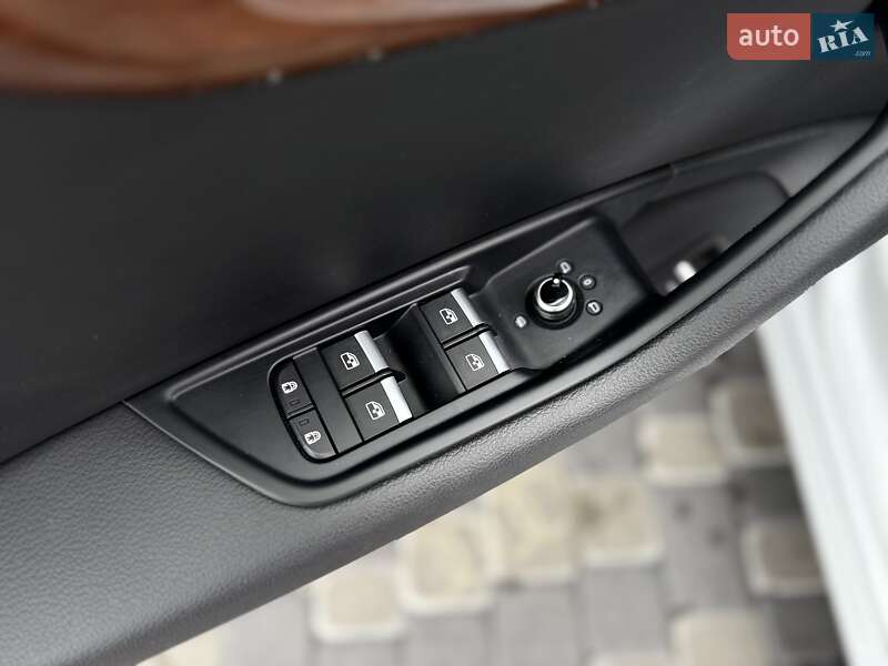 Седан Audi A4 2021 в Львові