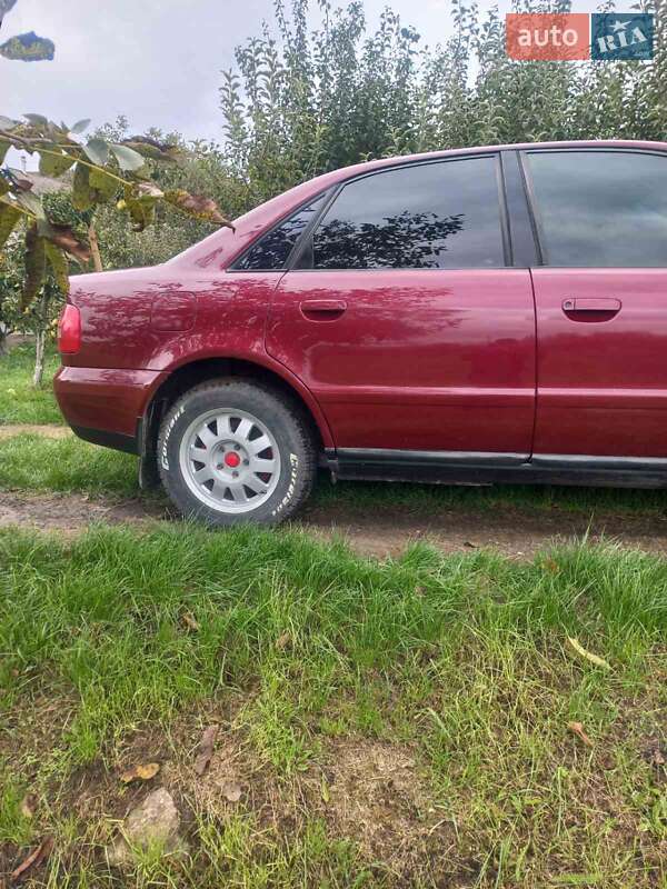 Седан Audi A4 1999 в Кельменцах