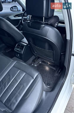 Седан Audi A4 2018 в 