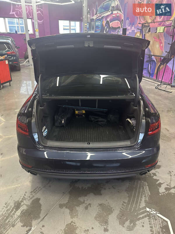 Седан Audi A4 2017 в Киеве