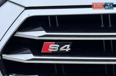 Седан Audi A4 2017 в 