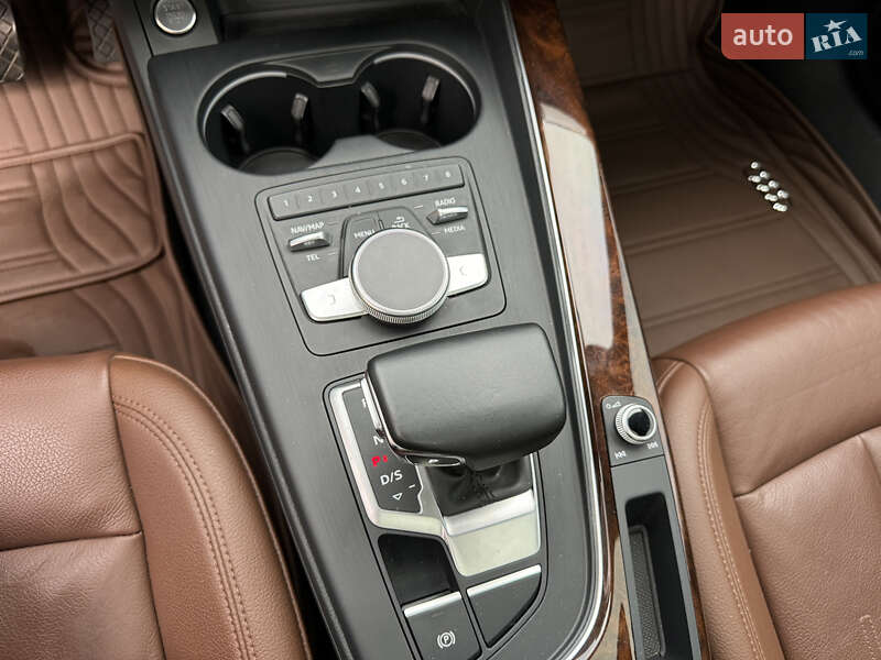 Седан Audi A4 2018 в Киеве