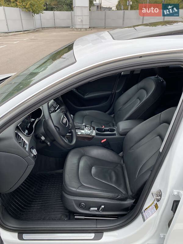 Седан Audi A4 2013 в Києві