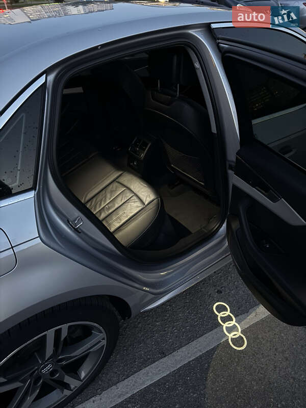 Седан Audi A4 2018 в Ивано-Франковске