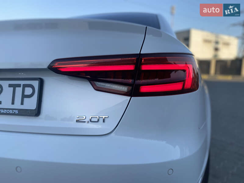Седан Audi A4 2016 в Львове
