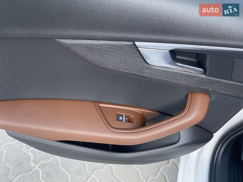 Седан Audi A4 2016 в Львове