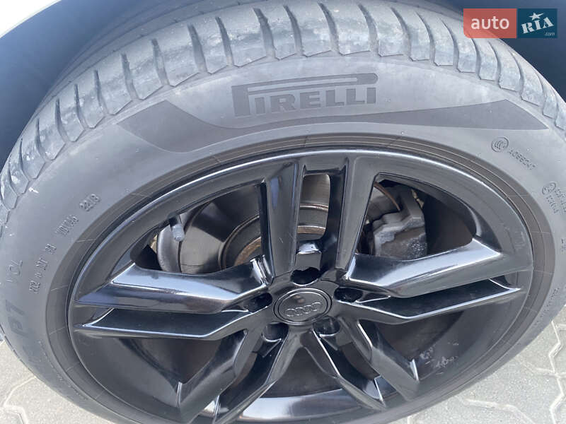 Седан Audi A4 2016 в Львове