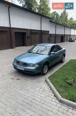 Седан Audi A4 1998 в 