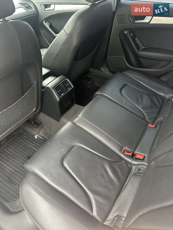 Седан Audi A4 2014 в Тростянце