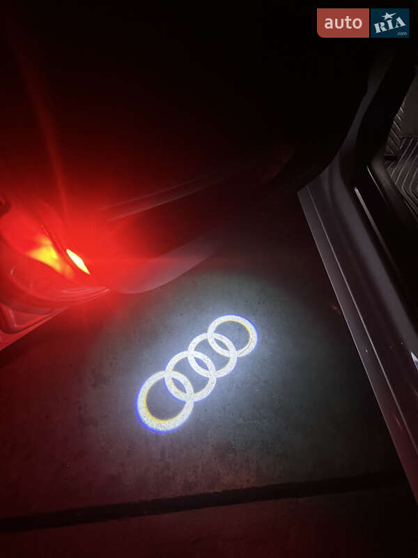 Седан Audi A4 2014 в Тростянце