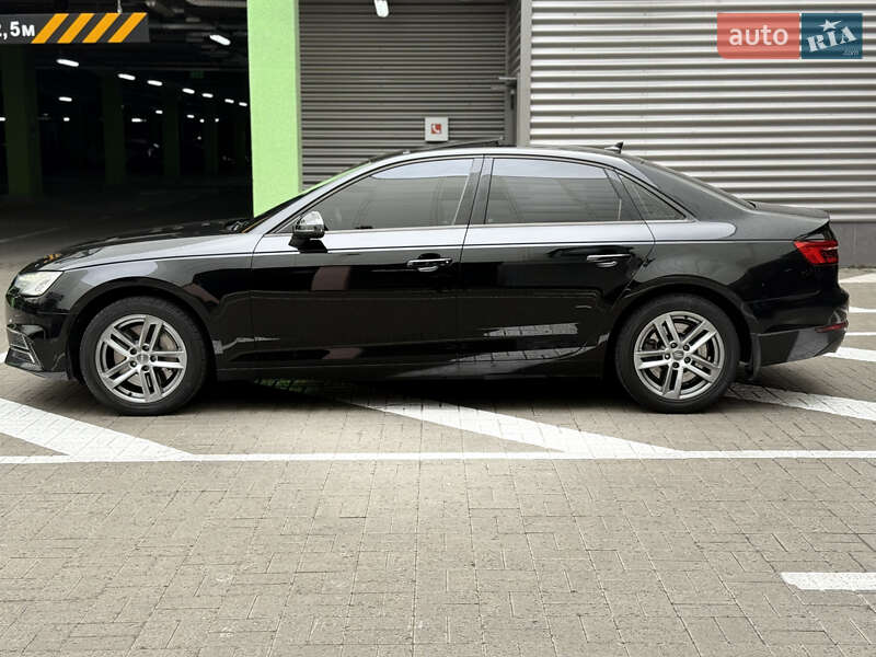 Седан Audi A4 2017 в Киеве