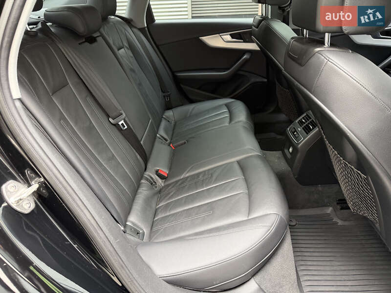 Седан Audi A4 2017 в Киеве