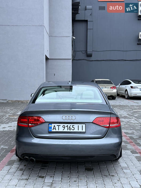 Седан Audi A4 2011 в Буковеле