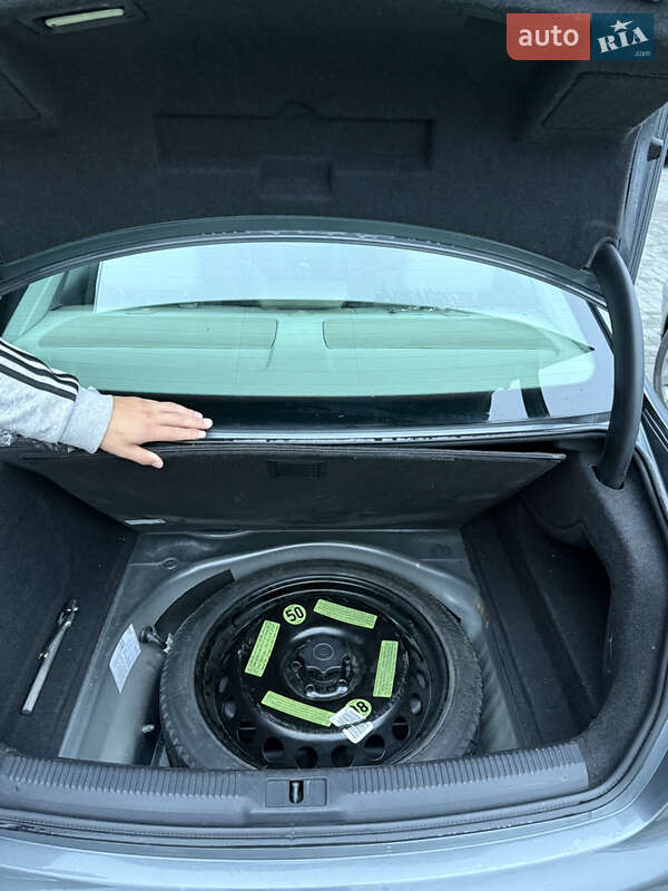 Седан Audi A4 2011 в Буковеле