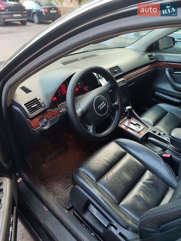 Седан Audi A4 2004 в Львове