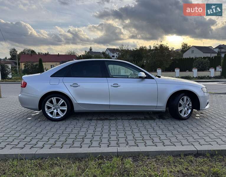 Седан Audi A4 2010 в Львове
