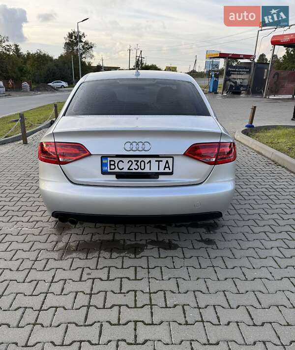 Седан Audi A4 2010 в Львове