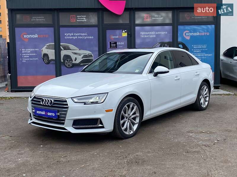 Седан Audi A4 2018 в 