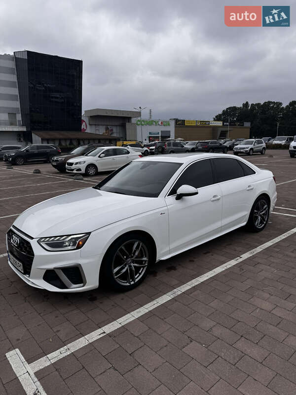Седан Audi A4 2022 в 