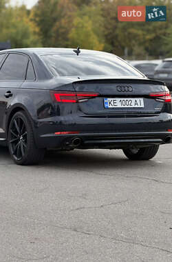 Седан Audi A4 2018 в 