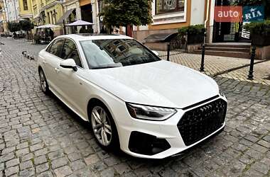 Седан Audi A4 2022 в 