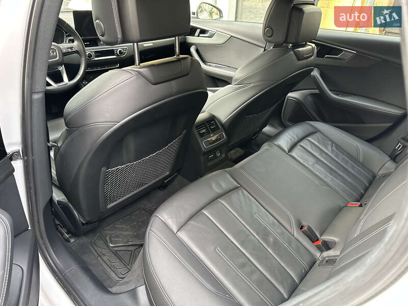Седан Audi A4 2022 в Киеве