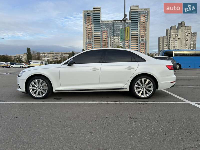 Седан Audi A4 2017 в Киеве