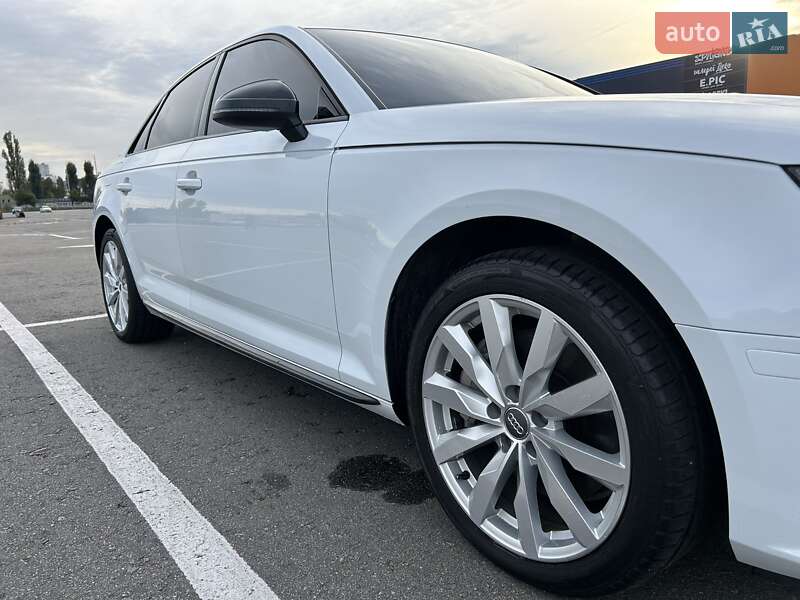 Седан Audi A4 2017 в Киеве