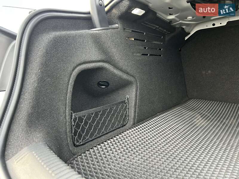 Седан Audi A4 2017 в Киеве